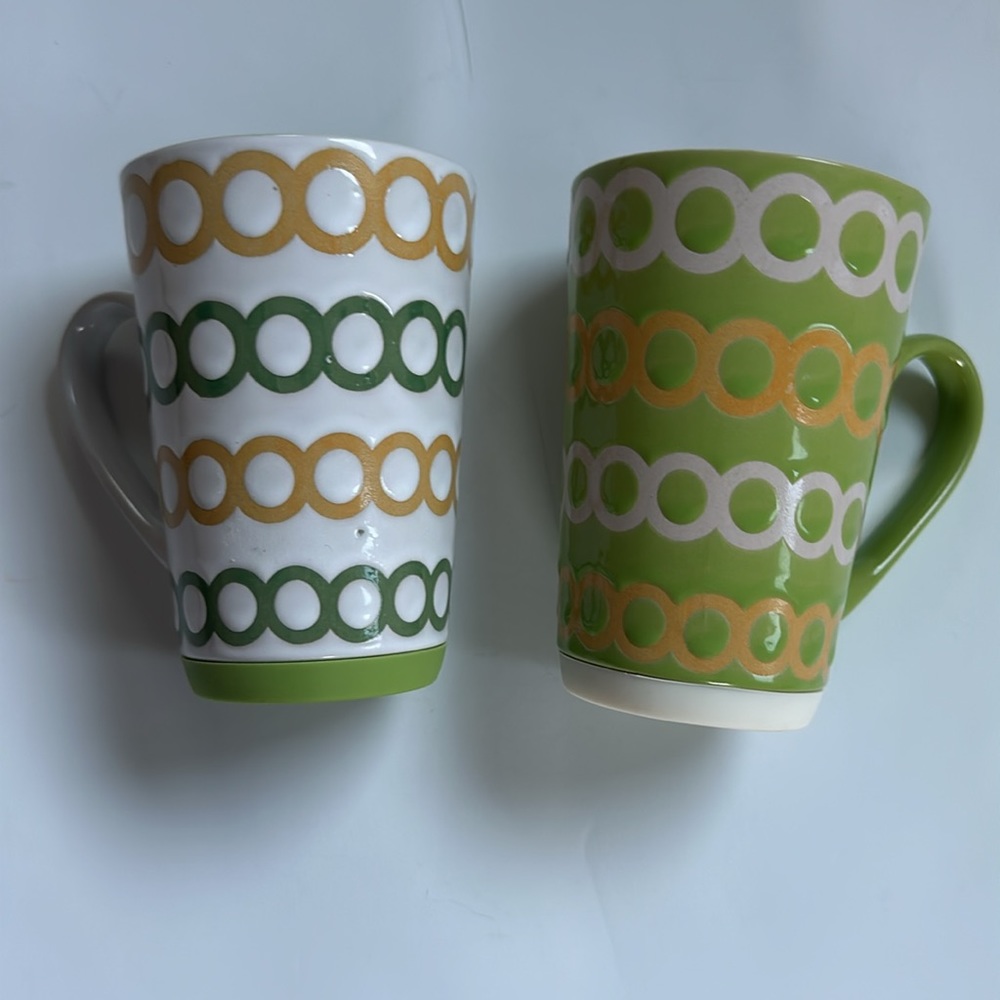 Tabletop Gallery “Andrea” Set of 2 12oz ceramic mugs rubber bottom green white - Picture 3 of 4